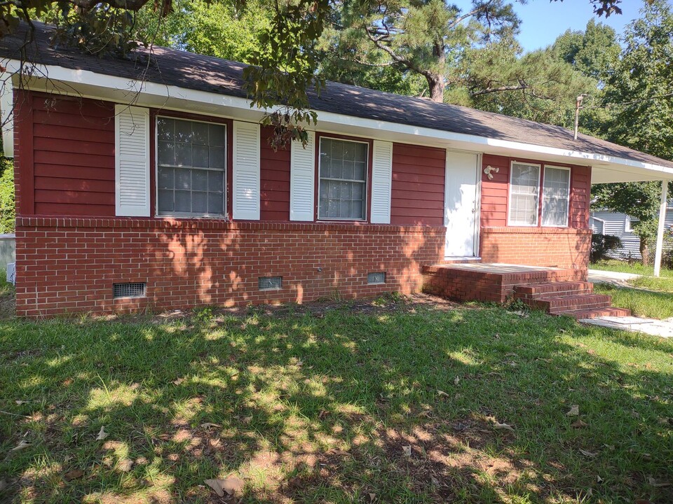3013 Brinkley Dr in Spring Lake, NC - Building Photo