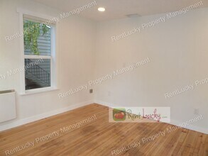 2110-2116 NE 85th St in Seattle, WA - Foto de edificio - Building Photo