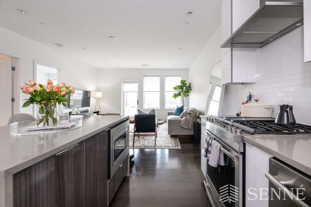 2 W 6th St, Unit 105 in Boston, MA - Foto de edificio