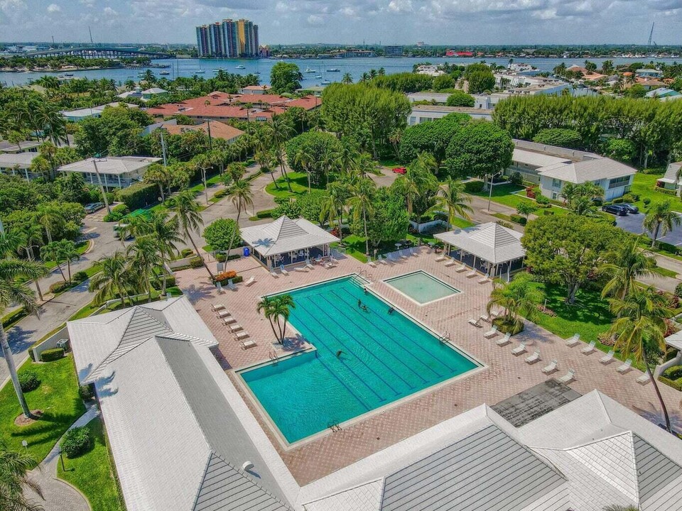 1251 Sugar Sands Blvd in West Palm Beach, FL - Building Photo