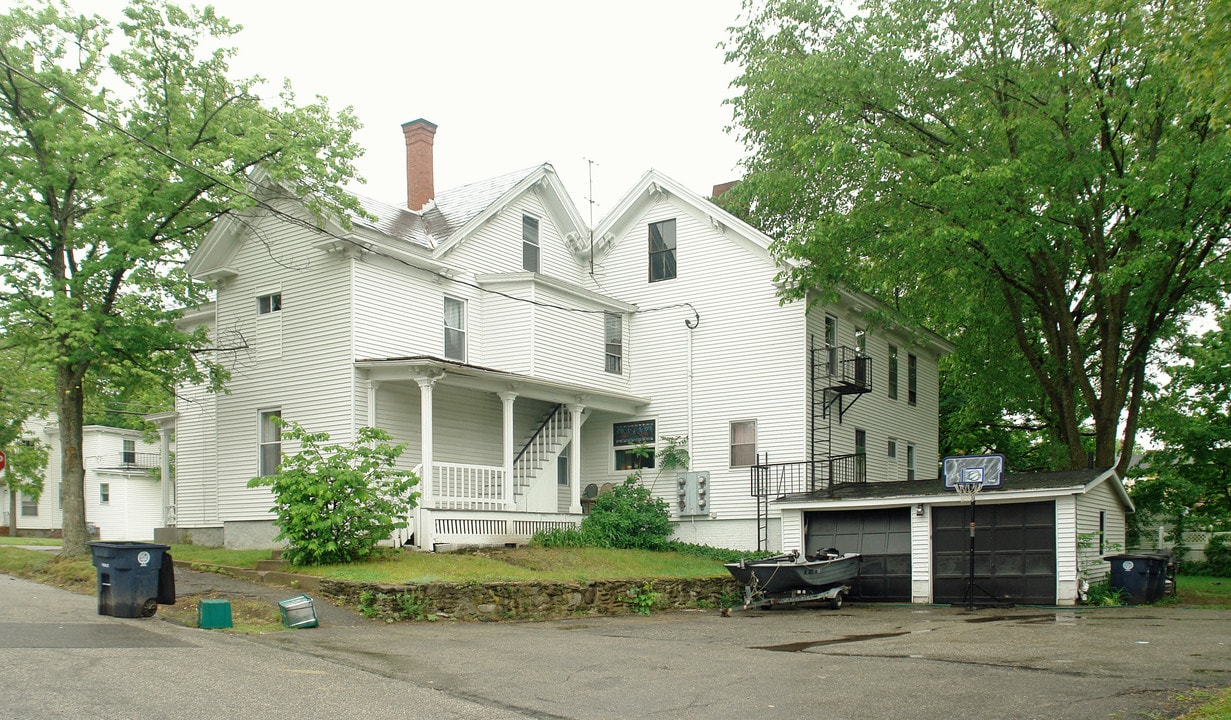 24-26 Abbott St in Nashua, NH - Foto de edificio
