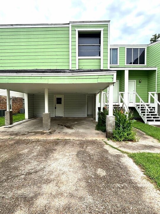 412 Bowie St in West Columbia, TX - Building Photo