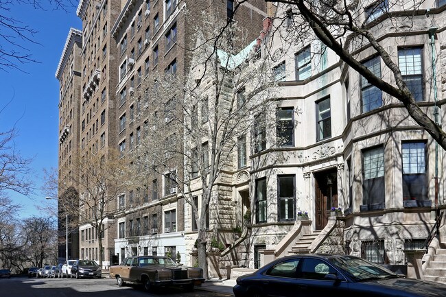 313 W 102nd St in New York, NY - Foto de edificio - Building Photo