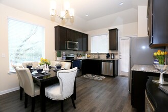 Bee Cave Vistas in Austin, TX - Foto de edificio - Interior Photo
