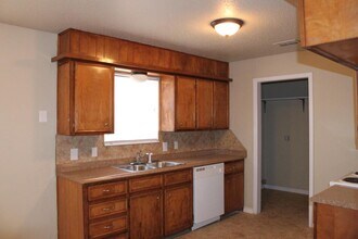 5617 13th St-Unit -B (#8-M) in Lubbock, TX - Foto de edificio - Building Photo