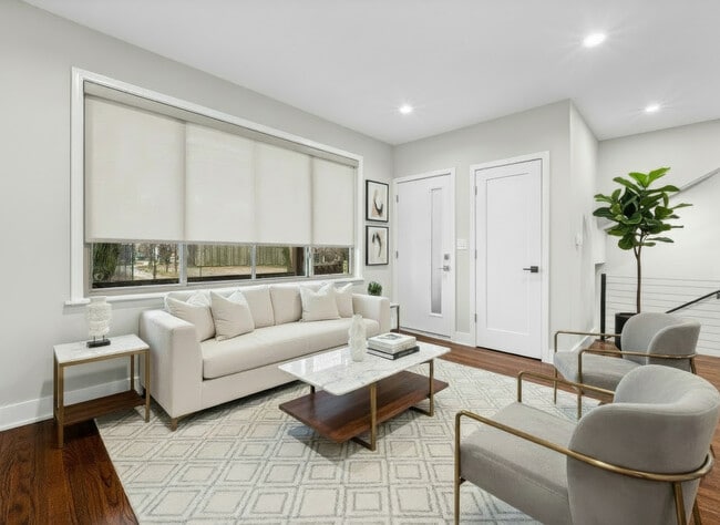 2850 W Henderson St in Chicago, IL - Building Photo - Building Photo