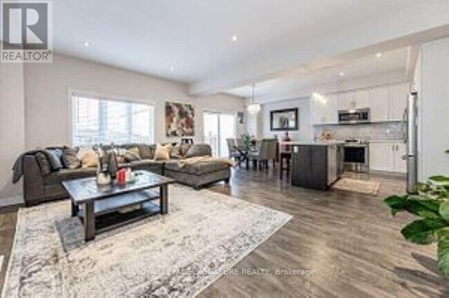 120 Vineberg Dr in Hamilton, ON - Building Photo - Building Photo