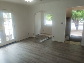 389 S Tremont St in Tremonton, UT - Building Photo - Building Photo