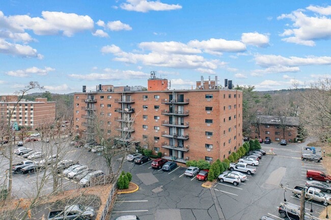 Oak Terrace Condominiums in Framingham, MA - Building Photo - Building Photo