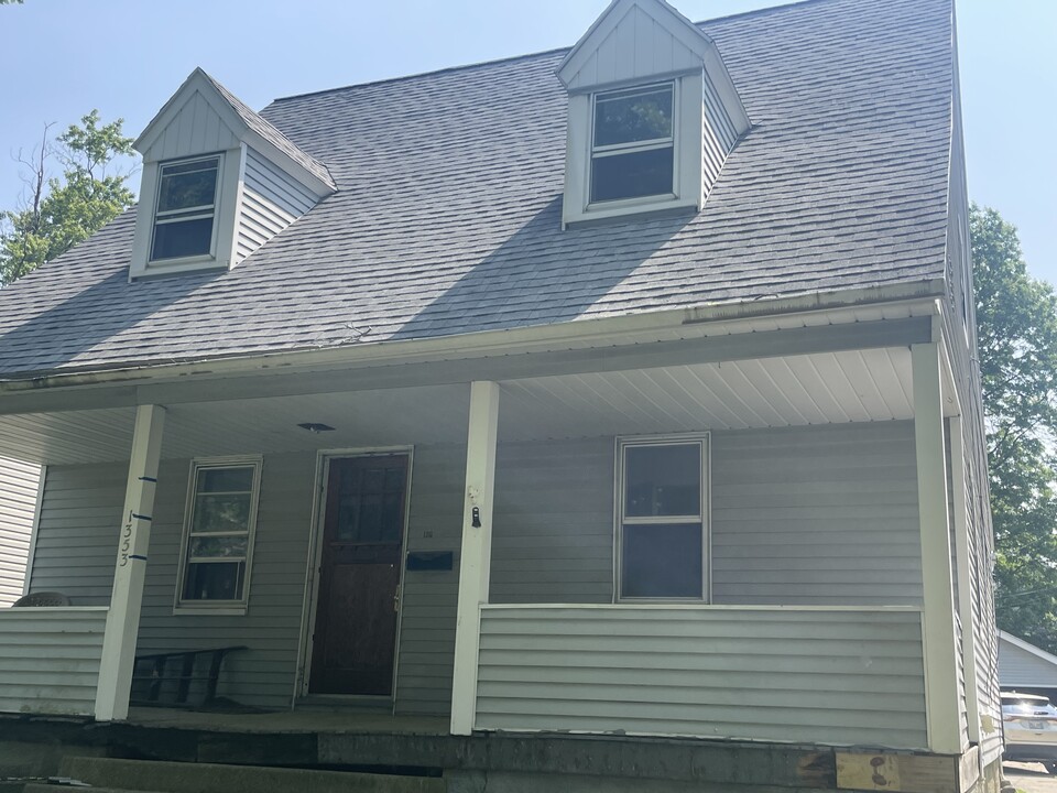 1353 Grant St in Akron, OH - Building Photo