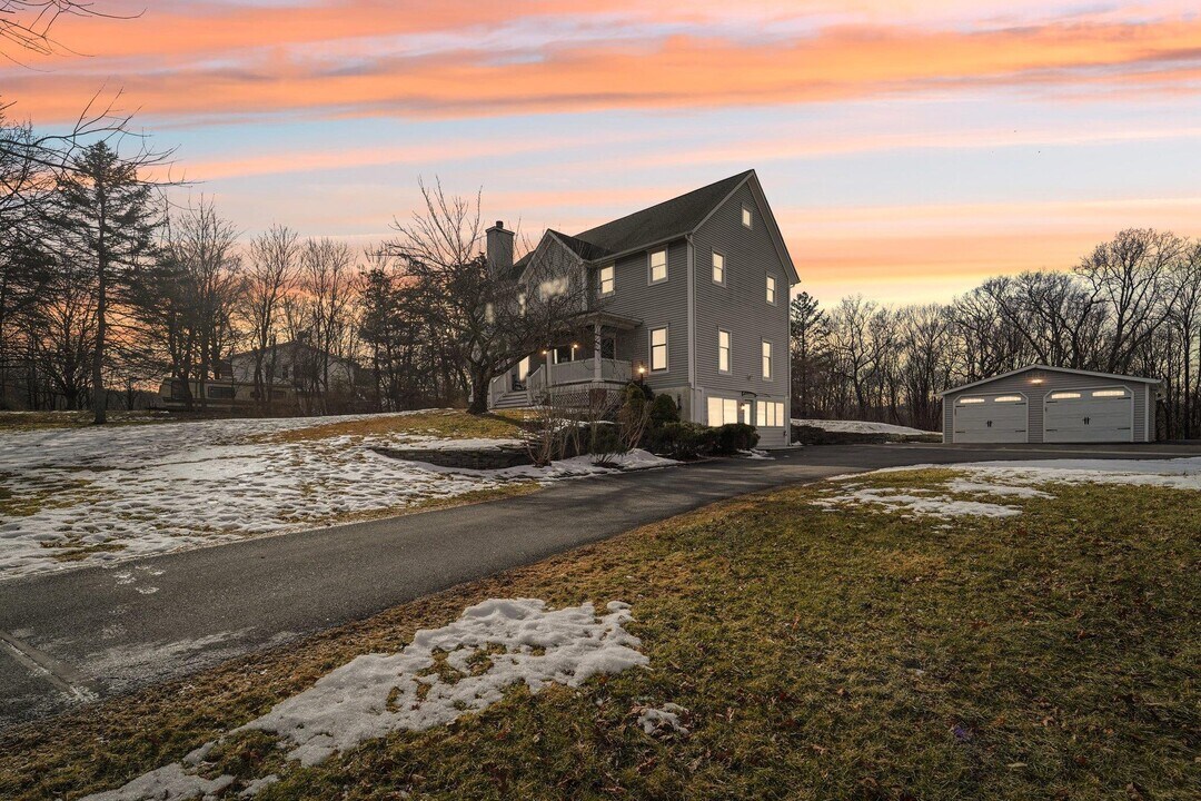 16 Fort Hill Rd in Goshen, NY - Building Photo