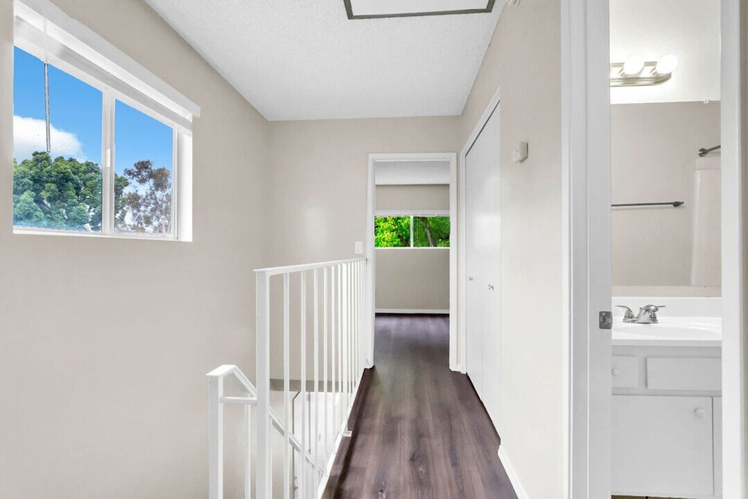 7833 Camino Raposa in San Diego, CA - Building Photo