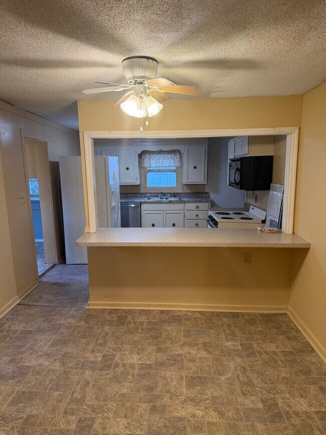 617 NW 6th St in Abilene, KS - Building Photo - Building Photo