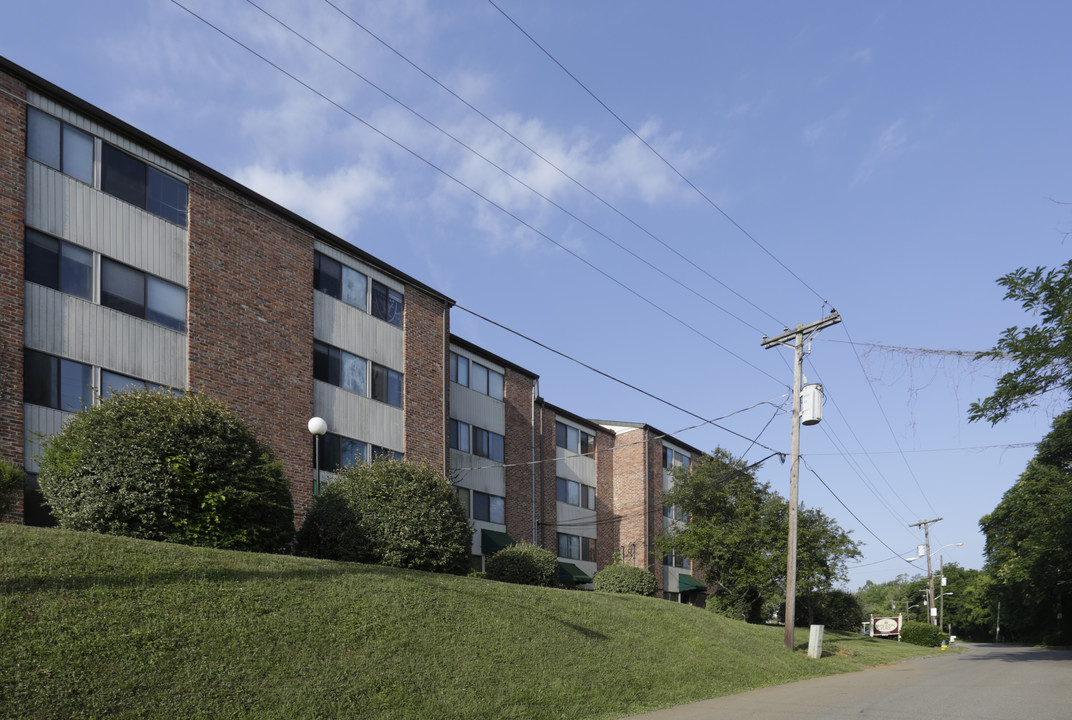 Kingston Place in Knoxville, TN - Building Photo