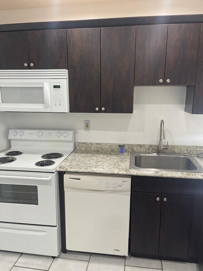 12029 SW 215th St, Unit Duplex in Miami, FL - Building Photo - Building Photo