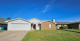 10029 S Fairview Dr in Oklahoma City, OK - Building Photo