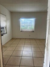 6920 NW 6th Ct-Unit -0 in Miami, FL - Foto de edificio - Building Photo