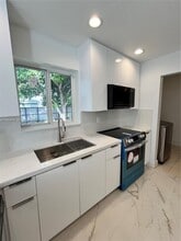 971 NW 200th Terrace in Miami, FL - Building Photo - Building Photo