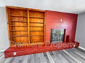 103 N Cogan Ln in Independence, MO - Building Photo - Building Photo