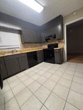 560 Grimes Pl in Roswell, GA - Building Photo - Building Photo