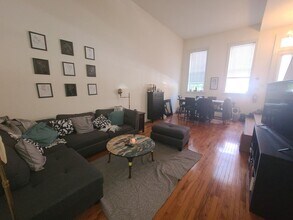 1740 Green St in Philadelphia, PA - Building Photo - Building Photo