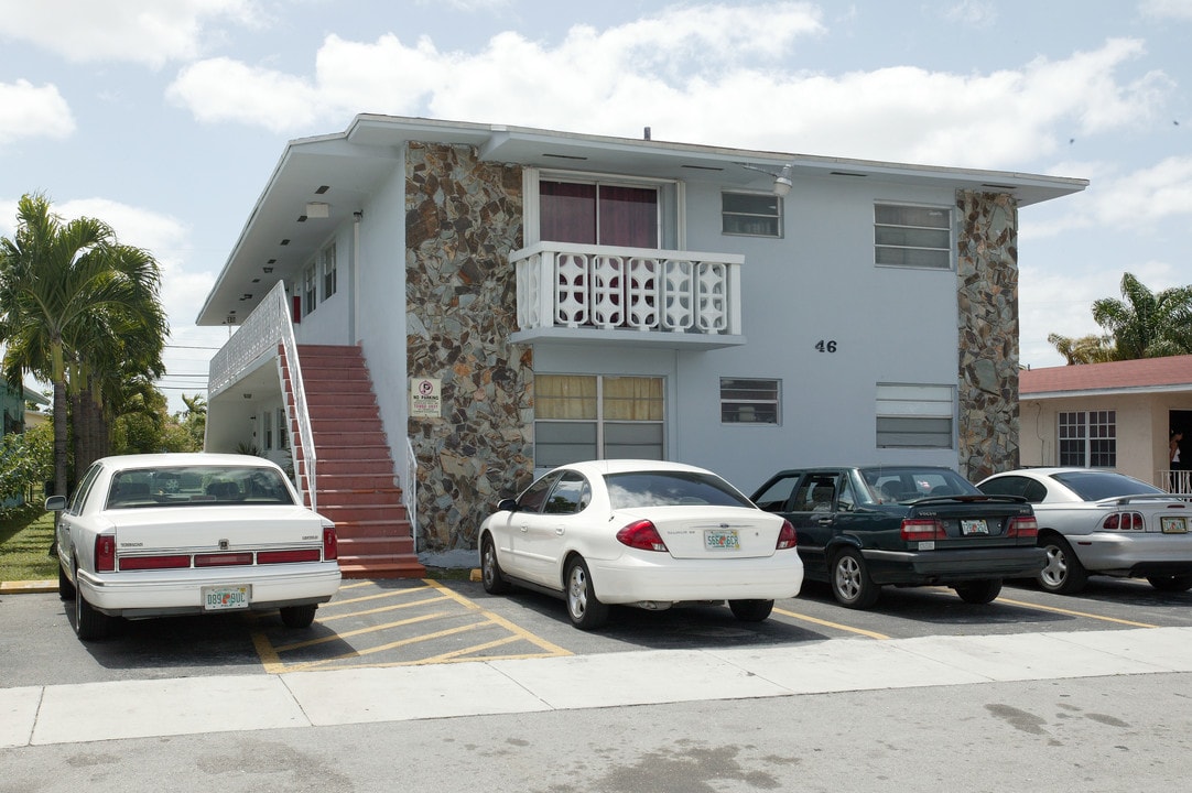 46 W 16th St in Hialeah, FL - Building Photo