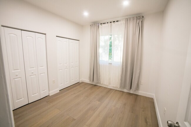 1112 NE 1st Ave in Homestead, FL - Building Photo - Building Photo