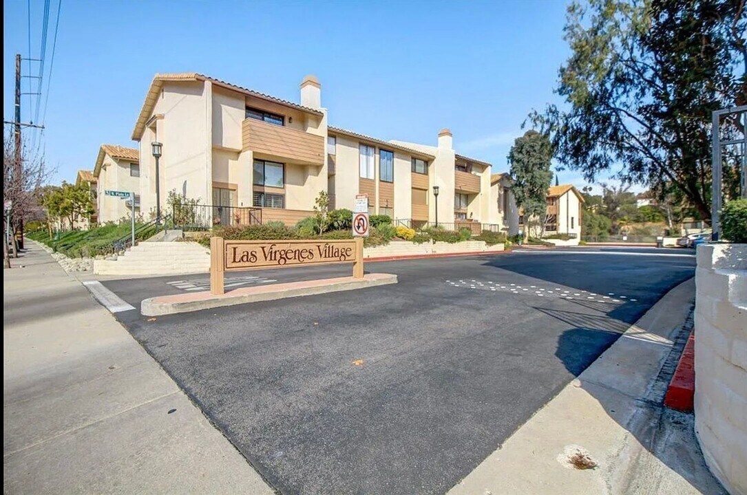 26311 W Plata Ln in Calabasas, CA - Building Photo