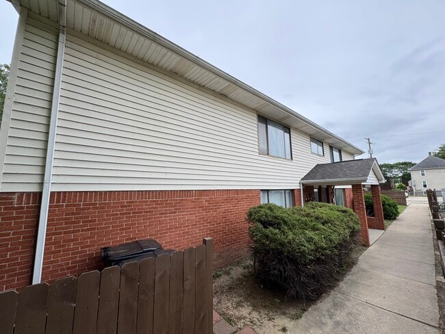 1155 Maple St, Unit 2F