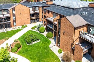 5200 S Tuckaway Blvd, Unit 250C in Greenfield, WI - Building Photo