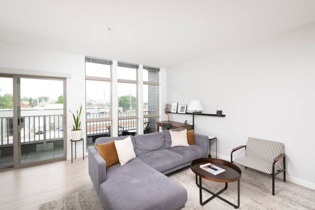 211 W Mineral St in Milwaukee, WI - Foto de edificio - Building Photo