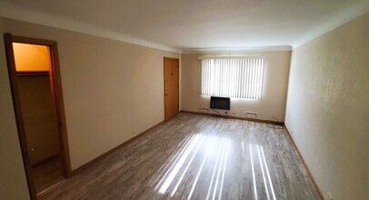 2903 Oakland Rd NE in Cedar Rapids, IA - Building Photo - Building Photo