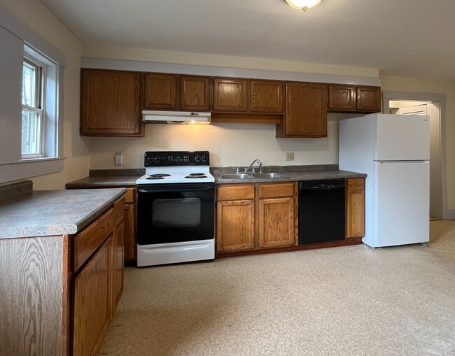 14 Columbia St, Unit 4