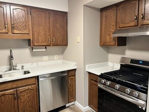 116 Springbrook Cir in Portsmouth, NH - Building Photo - Building Photo