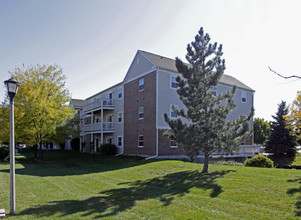 River Place Senior Apartments in Janesville, WI - Foto de edificio - Building Photo