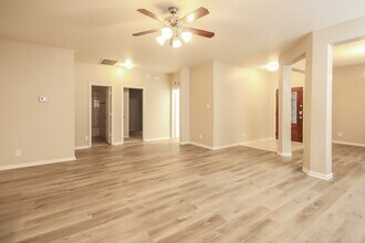 138 Pequin Rd in Crosby, TX - Foto de edificio - Building Photo