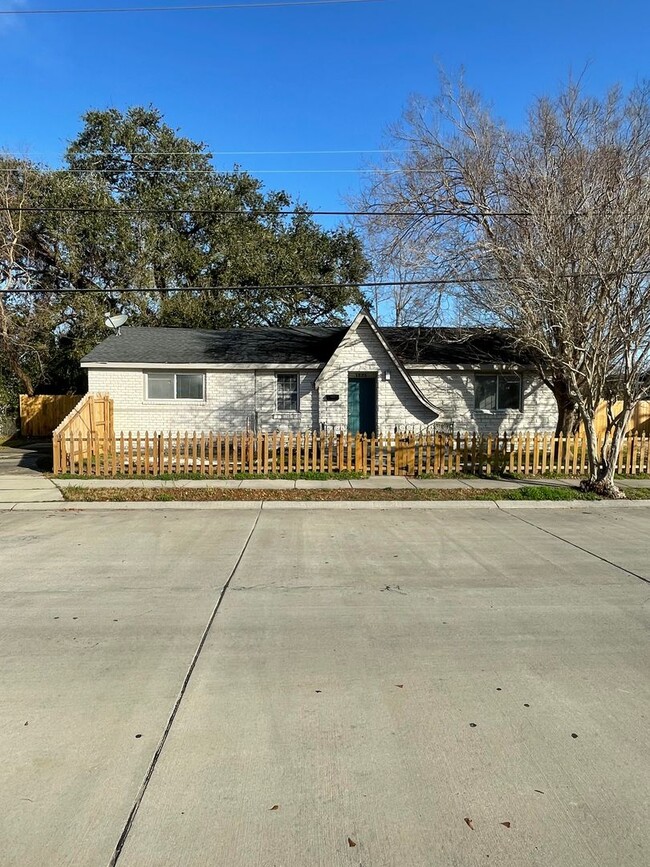 1535 Harrison Ave in New Orleans, LA - Building Photo - Building Photo