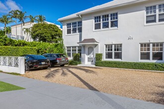 311 Cocoanut Row in Palm Beach, FL - Building Photo - Building Photo