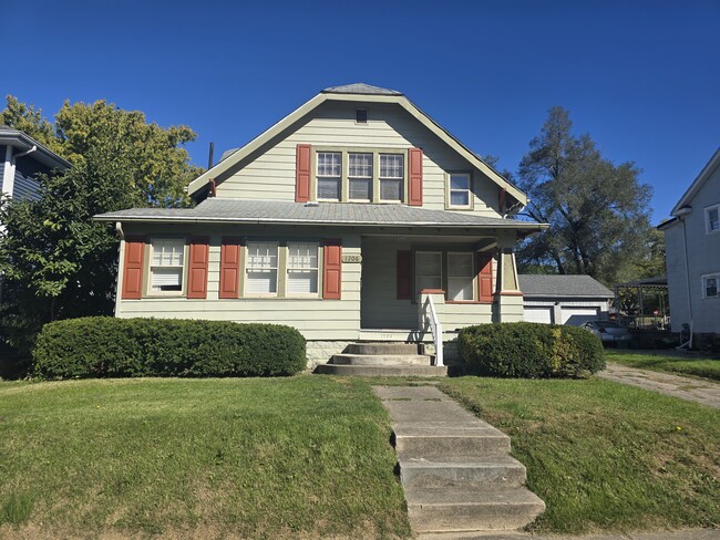 1206 E 8th St, Unit 1