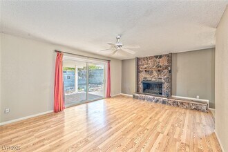 6417 Bristol Way in Las Vegas, NV - Building Photo - Building Photo