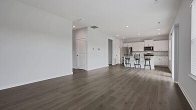 858 Sunny Vale Dr in Delaware, OH - Building Photo - Building Photo