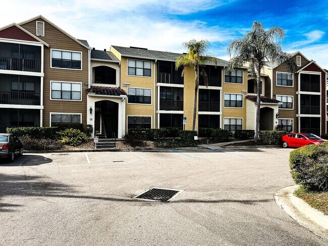 11901 4th St N, Unit 8102 in St. Petersburg, FL - Foto de edificio - Building Photo