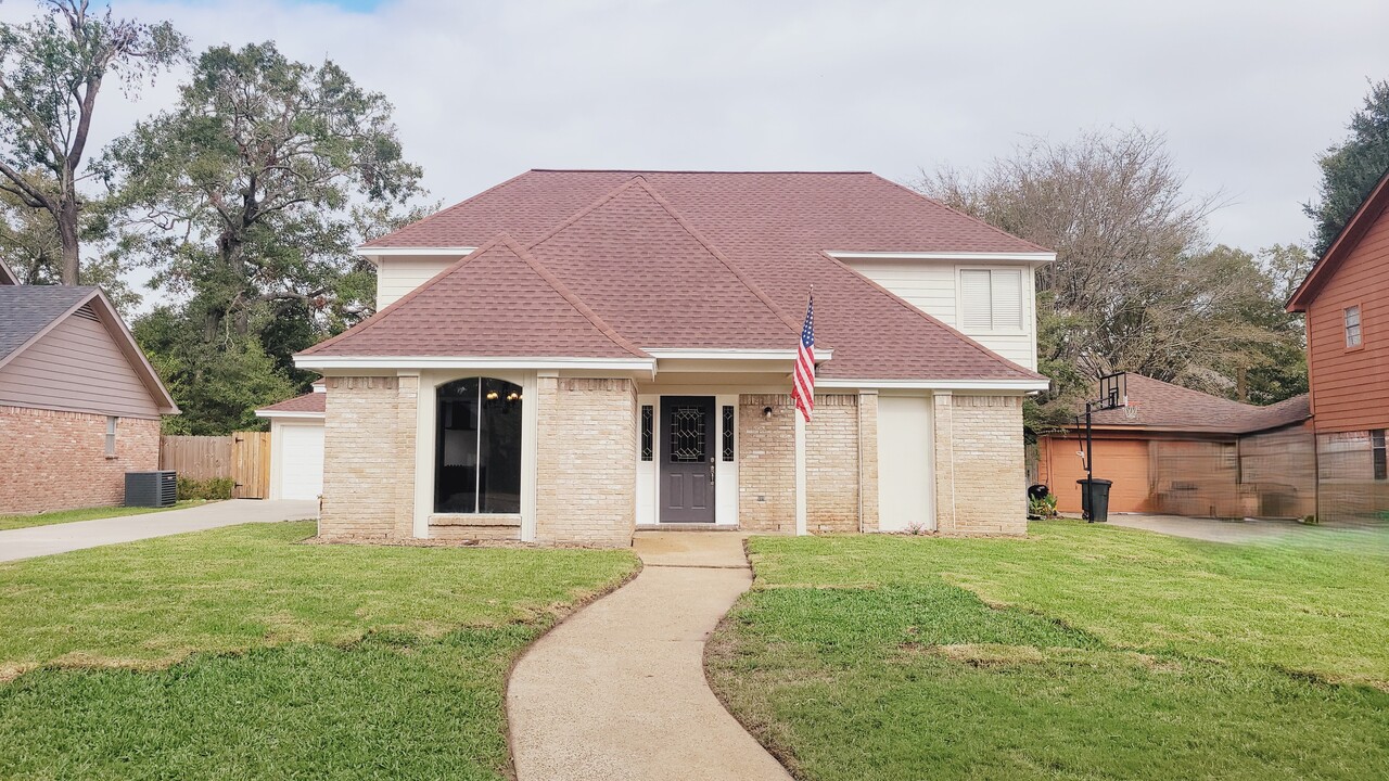 5715 Kiowa Timbers Dr in Humble, TX - Foto de edificio