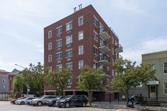 87 Stagg St in Brooklyn, NY - Building Photo - Building Photo