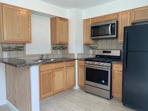 1200 Fechteler Dr in Monterey, CA - Foto de edificio - Building Photo