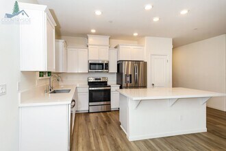 577 Bedfordshire Dr in Patterson, CA - Building Photo - Building Photo