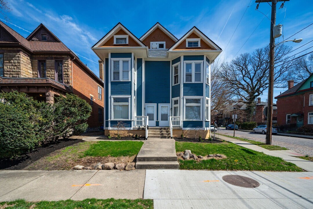 809 1/2-732 Neil Ave in Columbus, OH - Building Photo