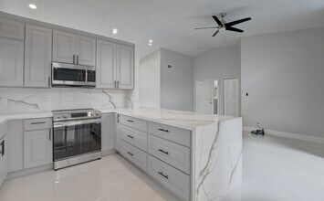 20995 Country Creek Dr in Boca Raton, FL - Building Photo - Building Photo