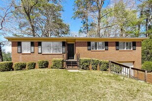 224 Tanglewood Cir NE in Birmingham, AL - Building Photo