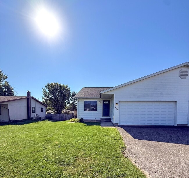 property at 1307 Glenn Pl
